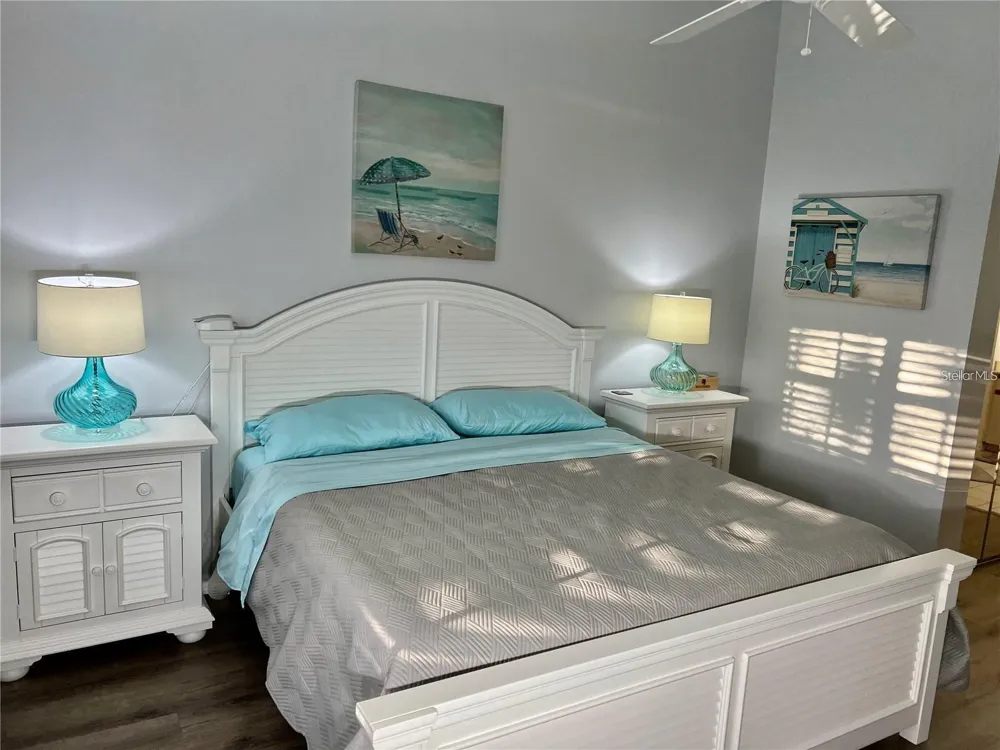 7186 LAKESIDE DRIVE Sarasota, FL 34243