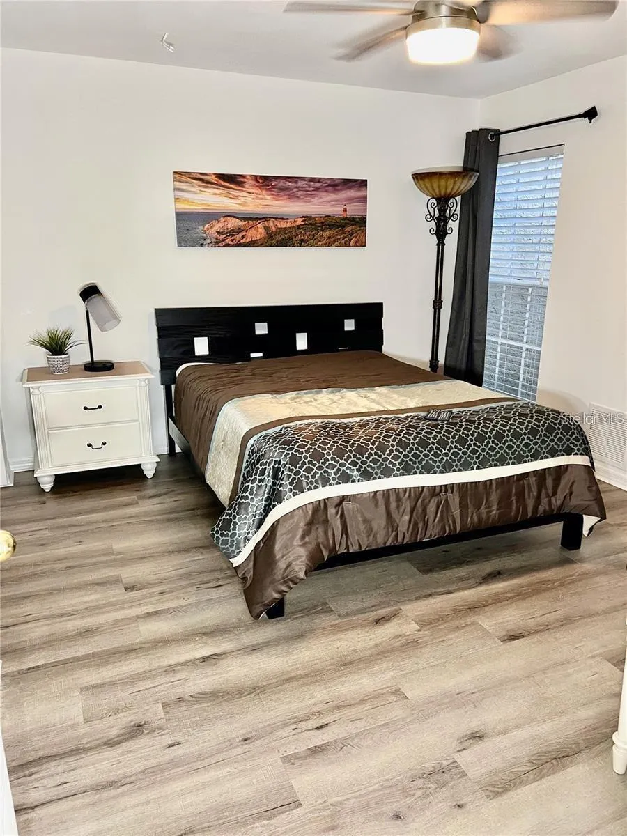 7186 LAKESIDE DRIVE Sarasota, FL 34243