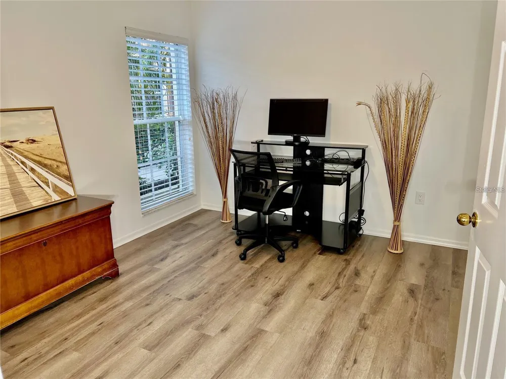 7186 LAKESIDE DRIVE Sarasota, FL 34243