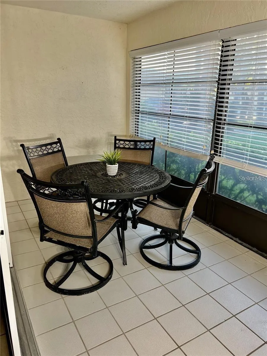 7186 LAKESIDE DRIVE Sarasota, FL 34243