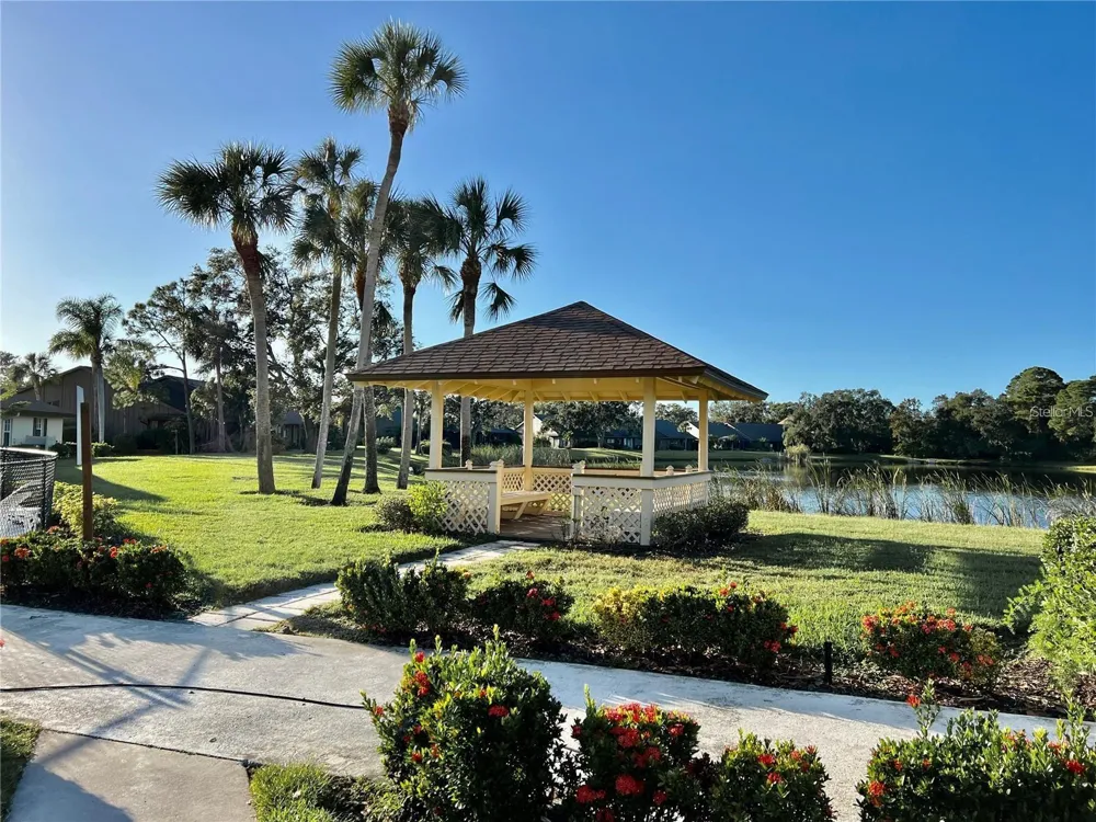 7186 LAKESIDE DRIVE Sarasota, FL 34243