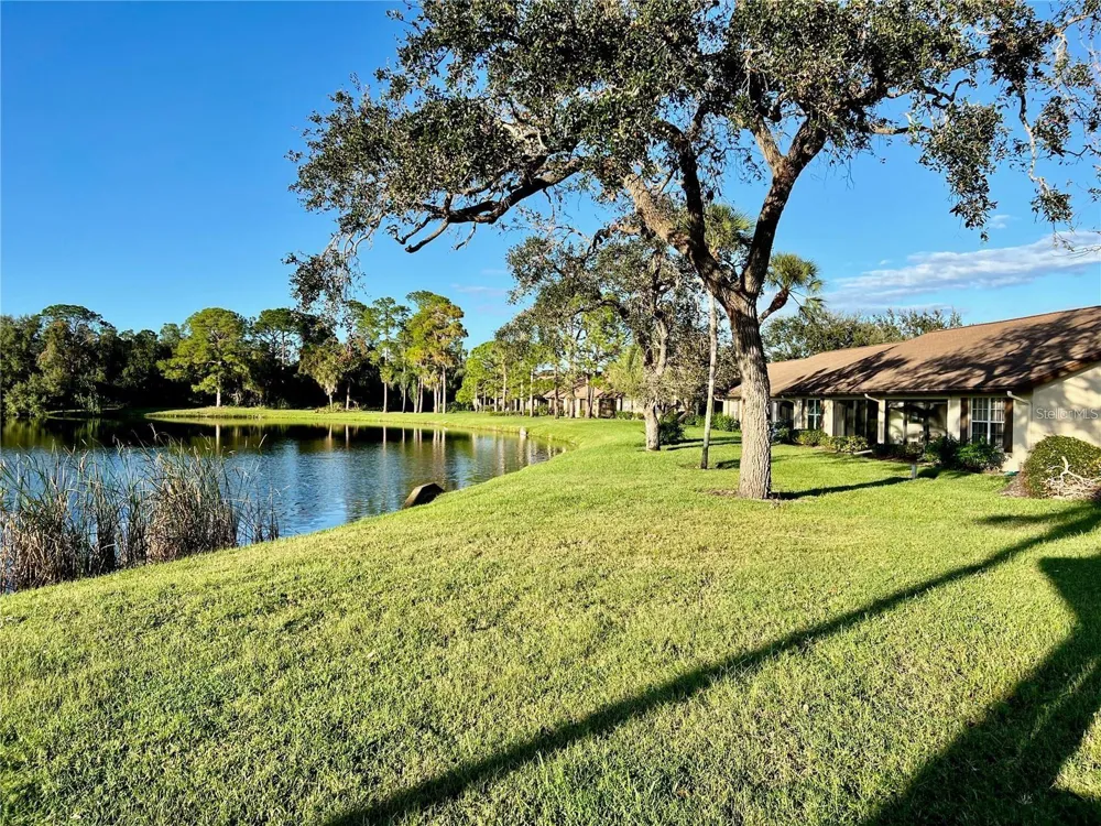 7186 LAKESIDE DRIVE Sarasota, FL 34243