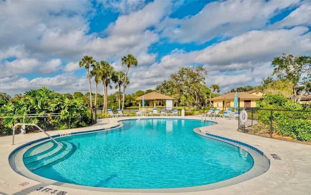 7186 LAKESIDE DRIVE Sarasota, FL 34243