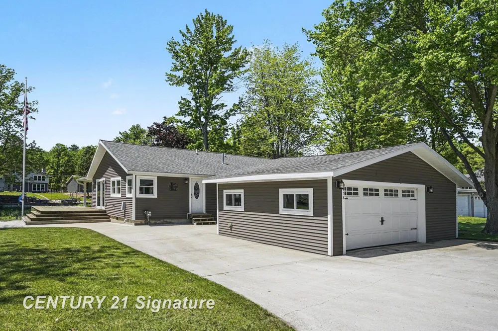 5458 Oakridge Drive Tobacco Township, MI 48612