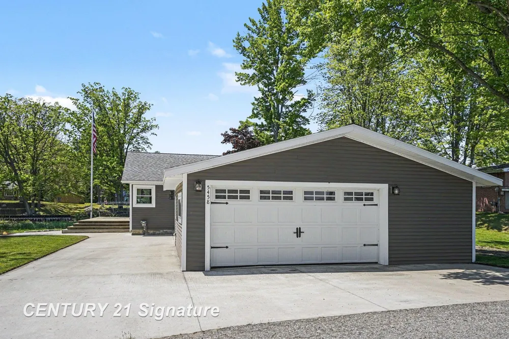 5458 Oakridge Drive Tobacco Township, MI 48612