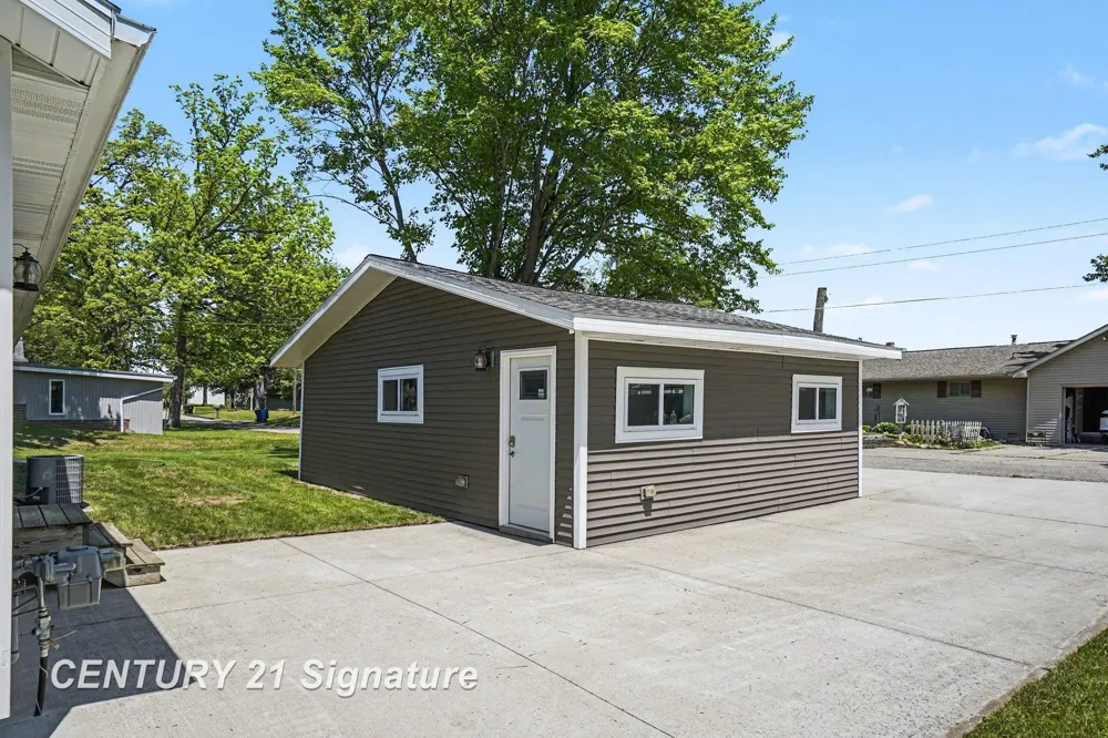 5458 Oakridge Drive Tobacco Township, MI 48612