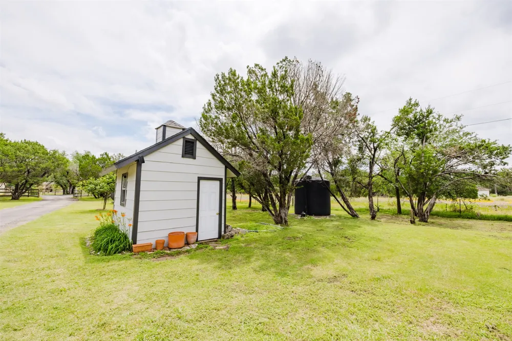 121 Lakewood Trail Leander, TX 78641