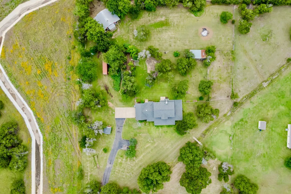 121 Lakewood Trail Leander, TX 78641