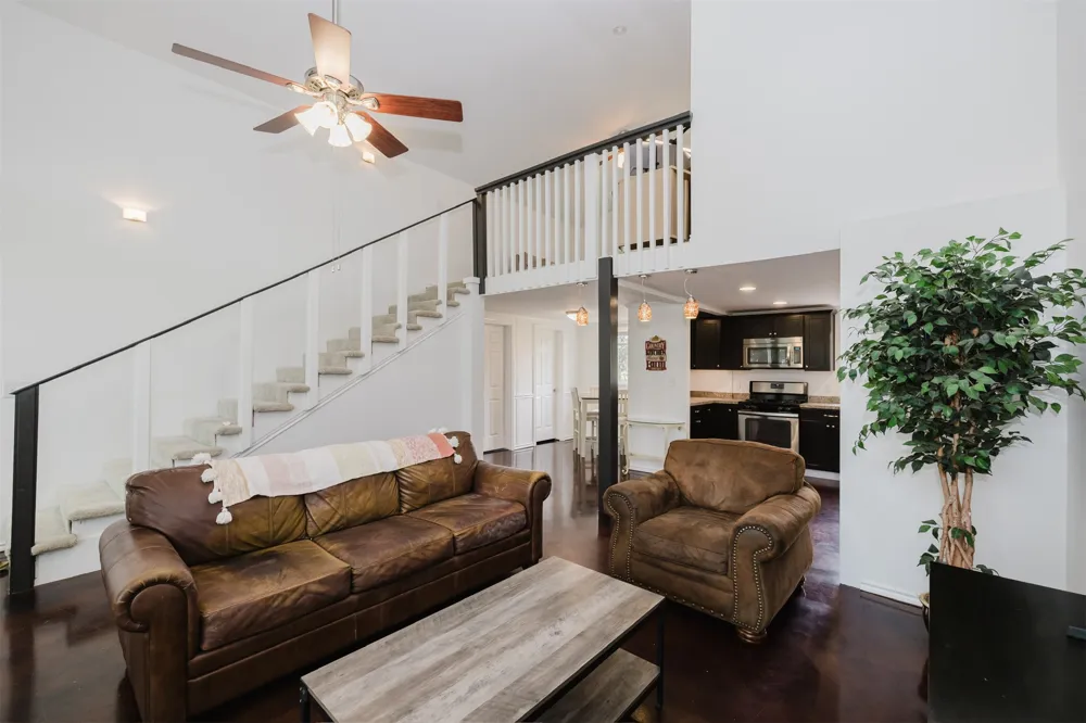 121 Lakewood Trail Leander, TX 78641