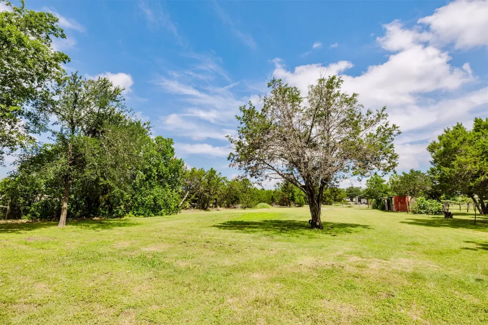 121 Lakewood Trail Leander, TX 78641