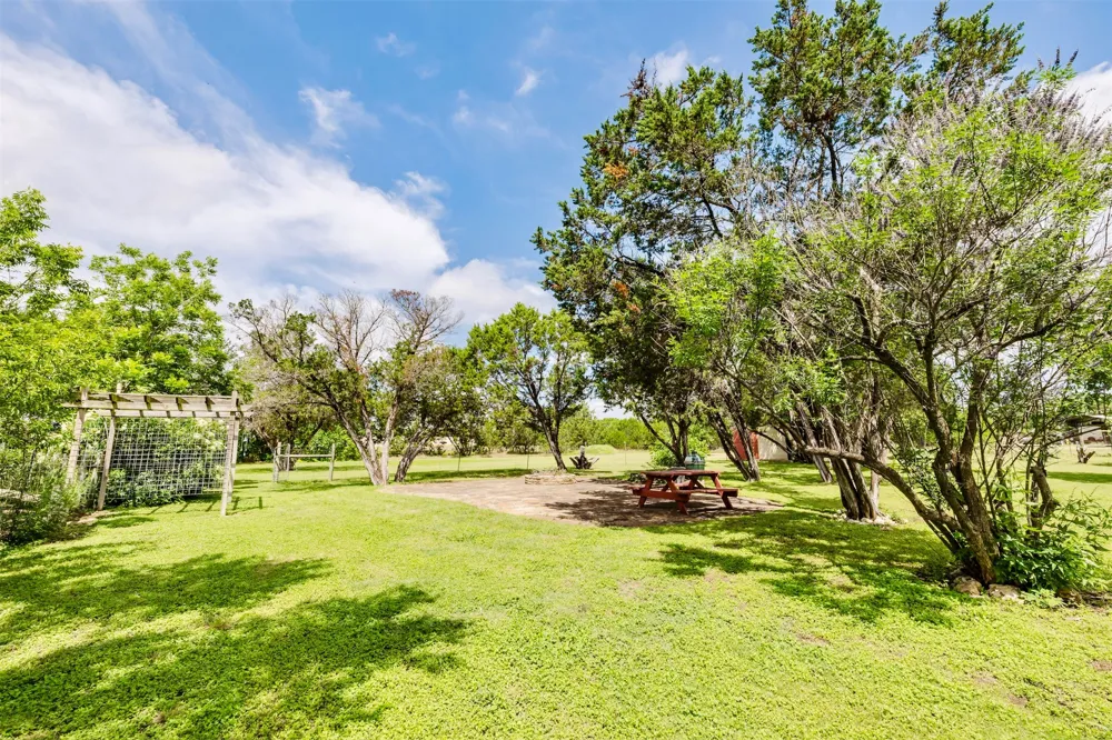 121 Lakewood Trail Leander, TX 78641