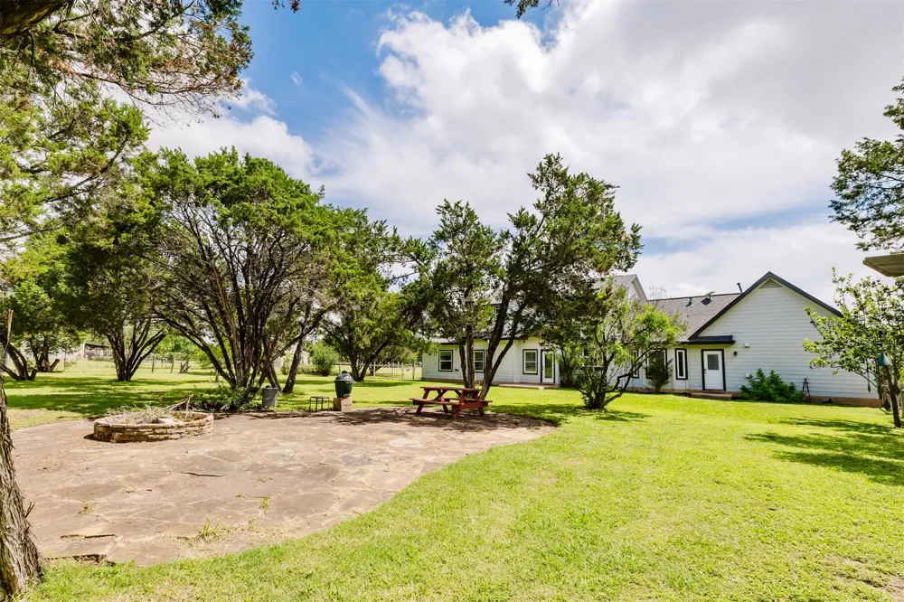 121 Lakewood Trail Leander, TX 78641