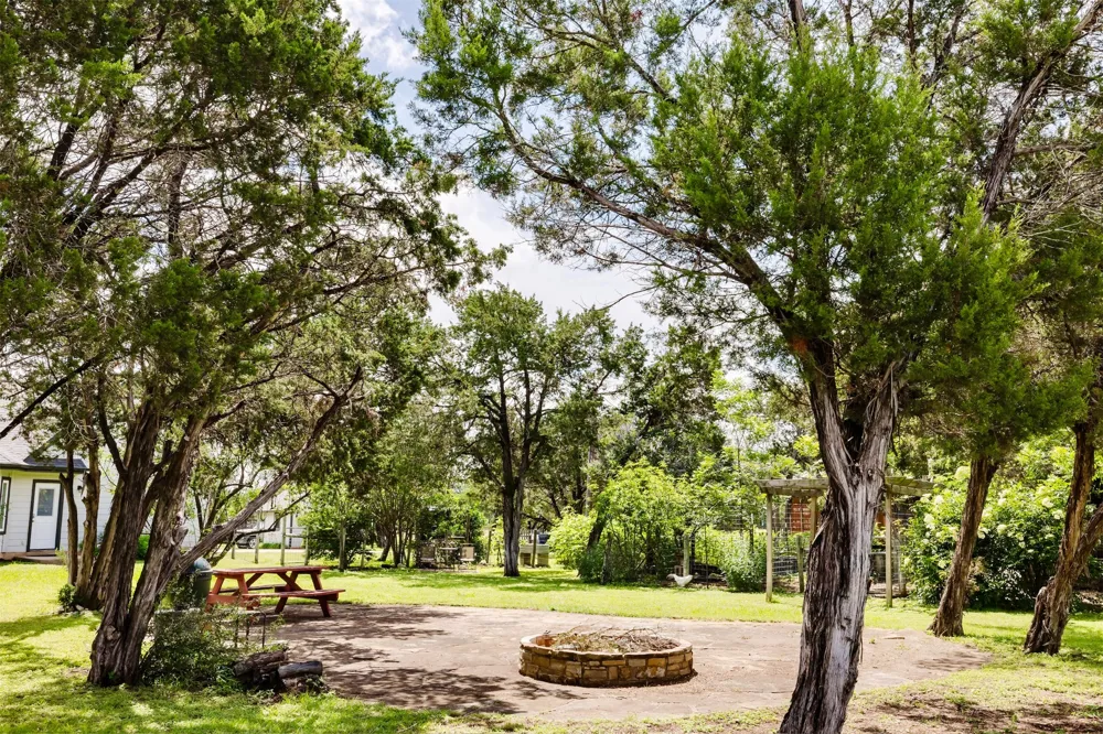 121 Lakewood Trail Leander, TX 78641