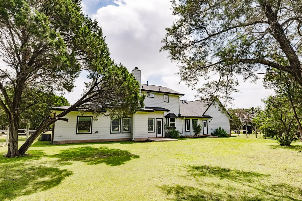121 Lakewood Trail Leander, TX 78641
