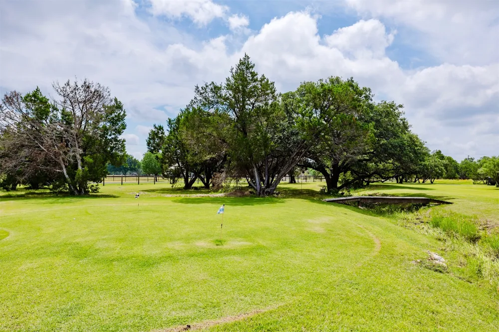 121 Lakewood Trail Leander, TX 78641