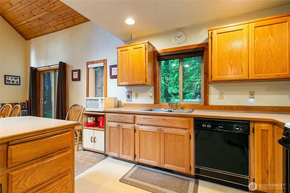 7077 Austin Pass Road Glacier, WA 98244