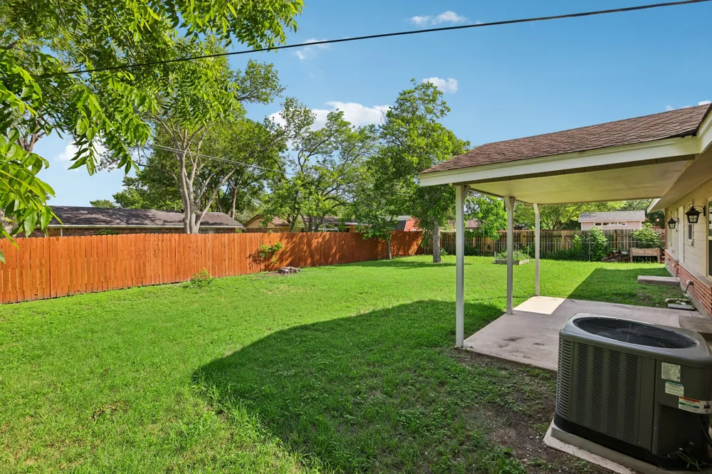 810 Vogel Drive Lockhart, TX 78644