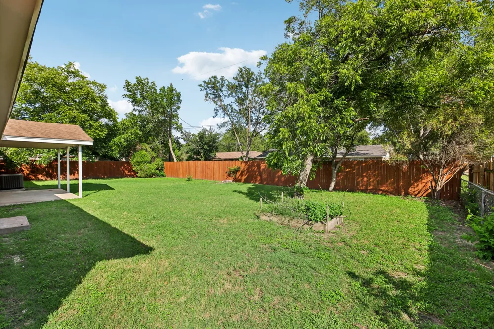 810 Vogel Drive Lockhart, TX 78644
