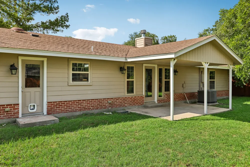 810 Vogel Drive Lockhart, TX 78644