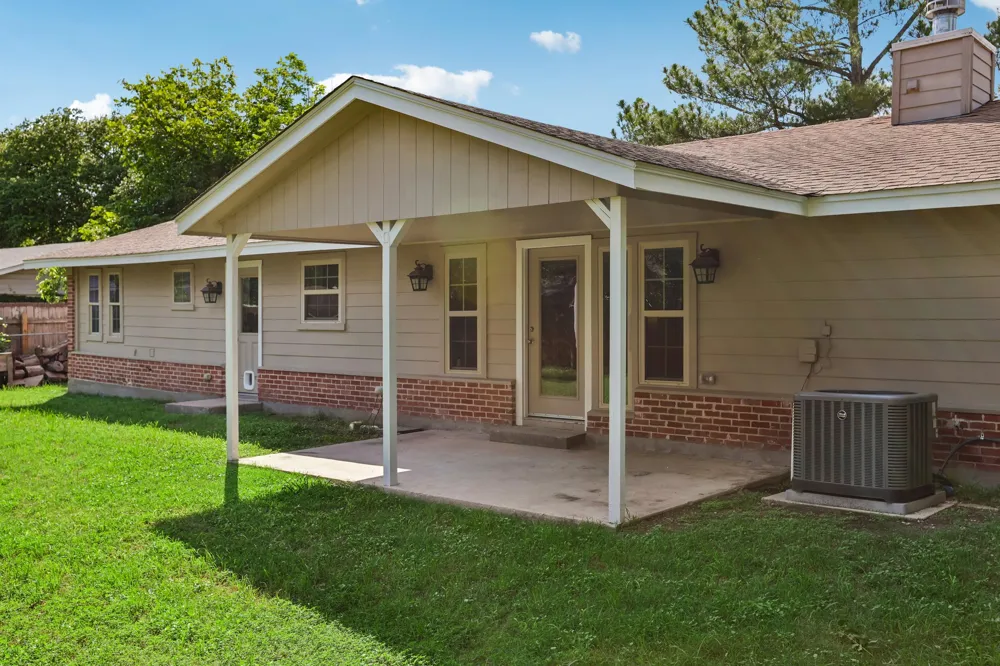 810 Vogel Drive Lockhart, TX 78644