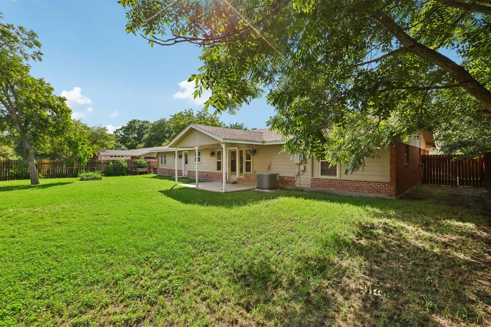 810 Vogel Drive Lockhart, TX 78644