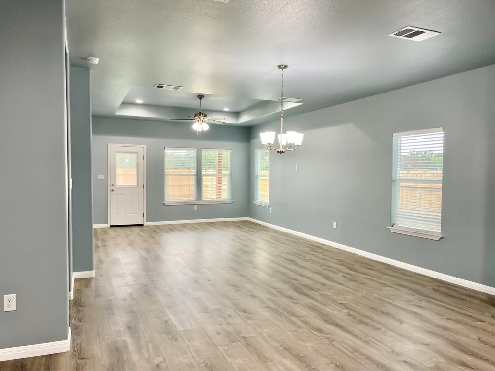 982 S Navarro Street Giddings, TX 78942