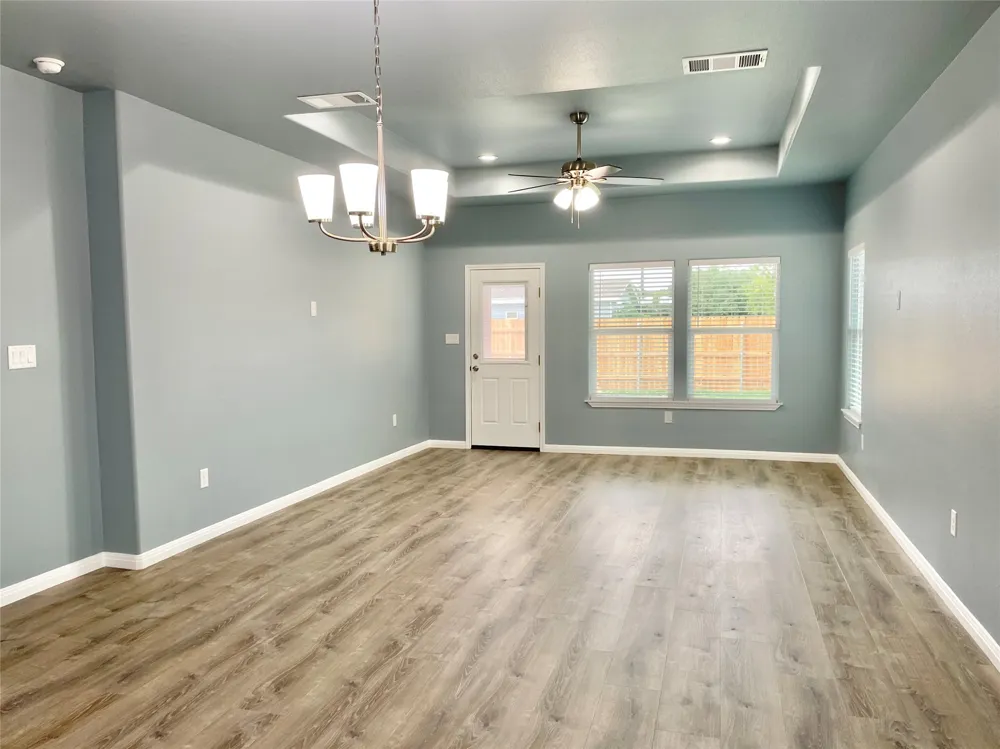 982 S Navarro Street Giddings, TX 78942