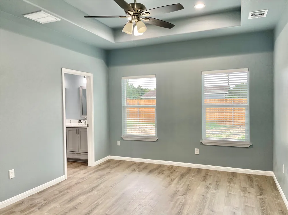982 S Navarro Street Giddings, TX 78942