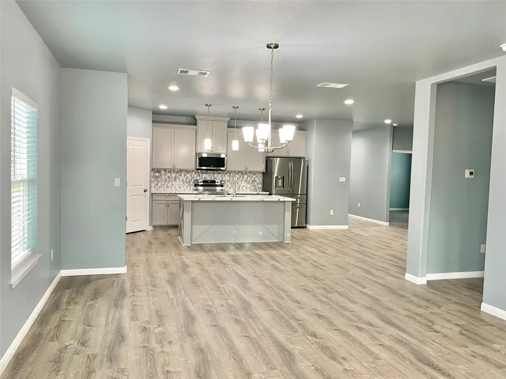 982 S Navarro Street Giddings, TX 78942