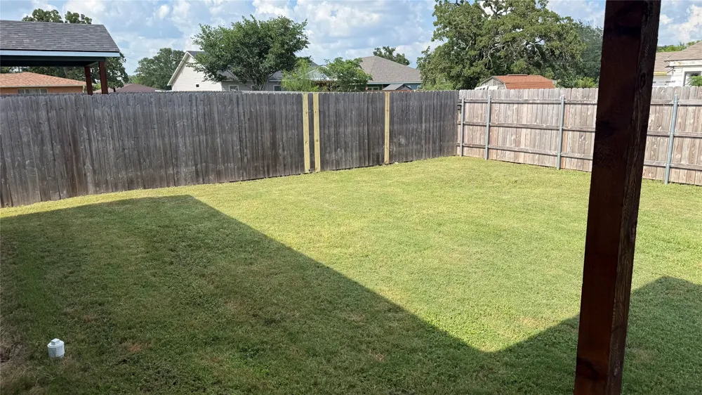982 S Navarro Street Giddings, TX 78942