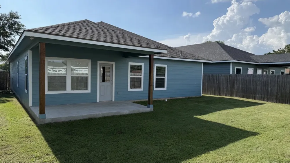 982 S Navarro Street Giddings, TX 78942