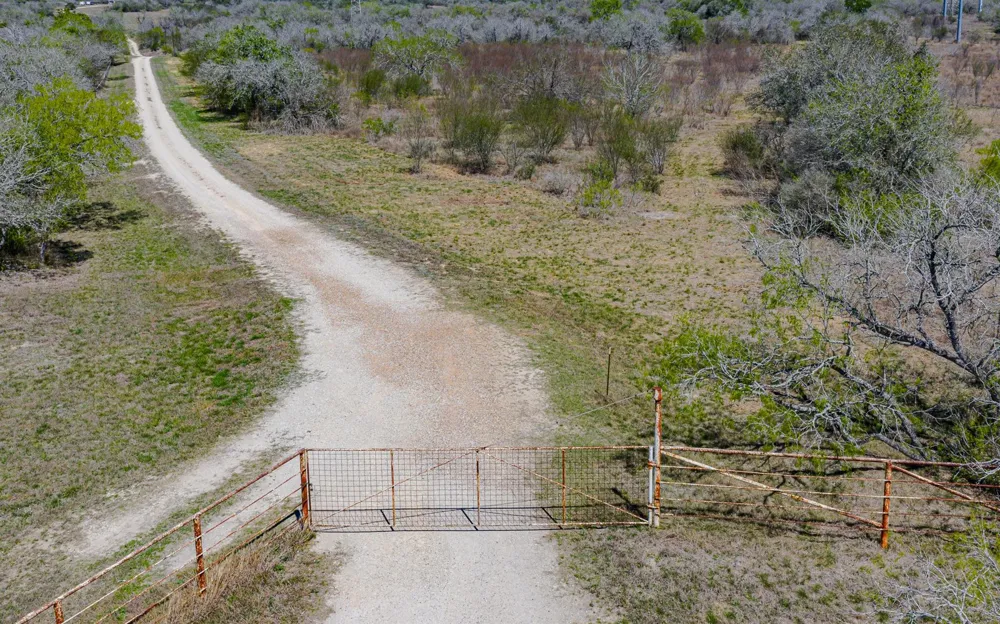 5923 Fm 1726 Goliad, TX 77963