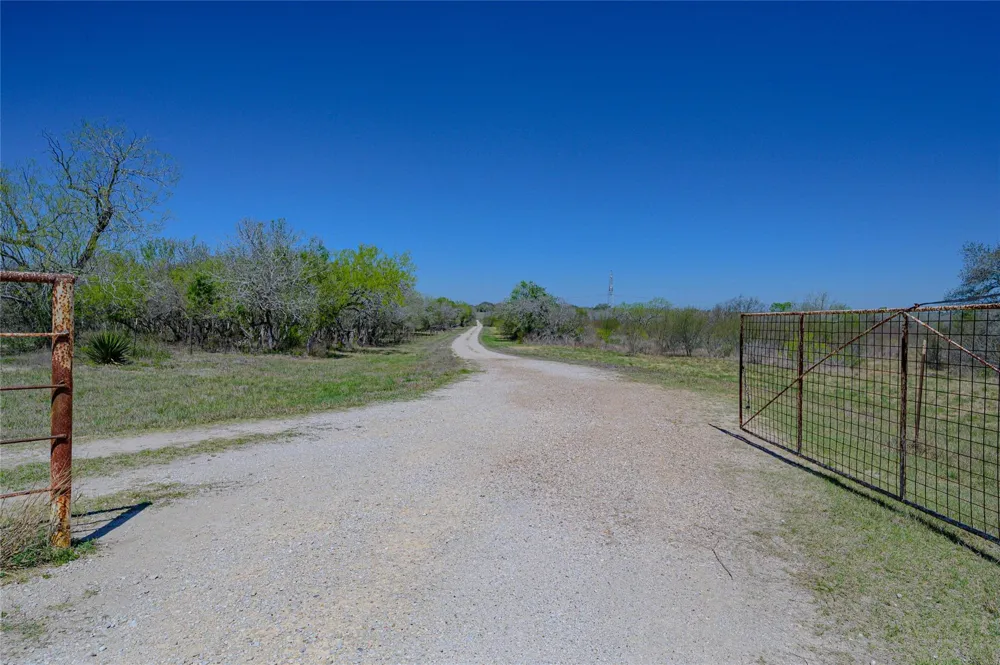 5923 Fm 1726 Goliad, TX 77963