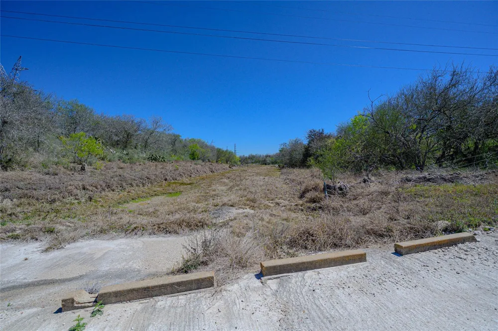 5923 Fm 1726 Goliad, TX 77963