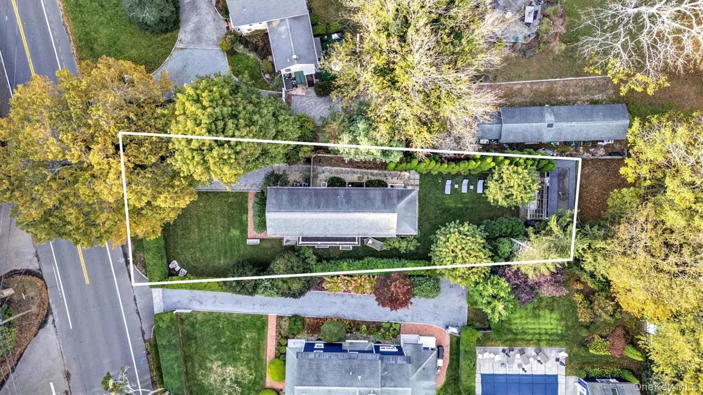 188 S Country Road Remsenburg, NY 11960