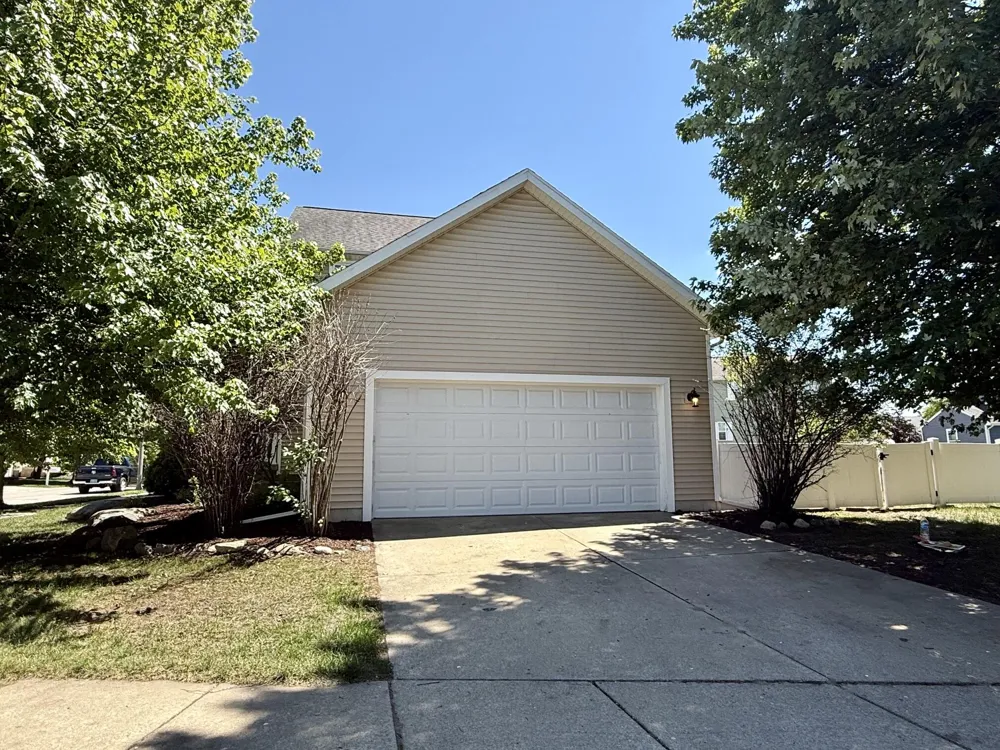 3725 Shearwater Lane East Lansing City, MI 48823