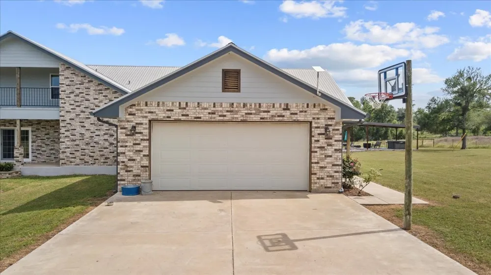 1883 Watterson Road Red Rock, TX 78662