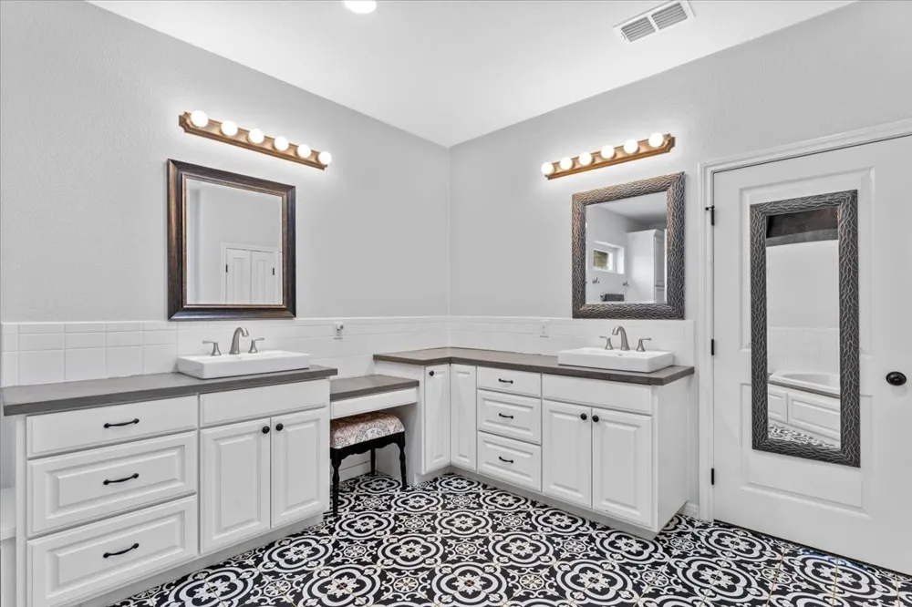 1883 Watterson Road Red Rock, TX 78662
