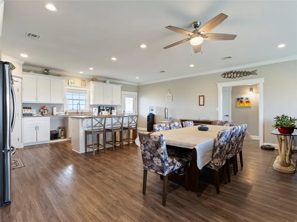 213 Porpoise Dr Drive Palacios, TX 77465