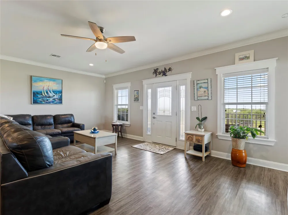 213 Porpoise Dr Drive Palacios, TX 77465