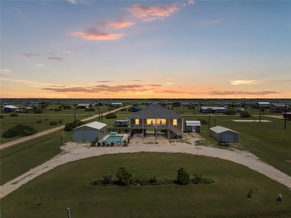 213 Porpoise Dr Drive Palacios, TX 77465