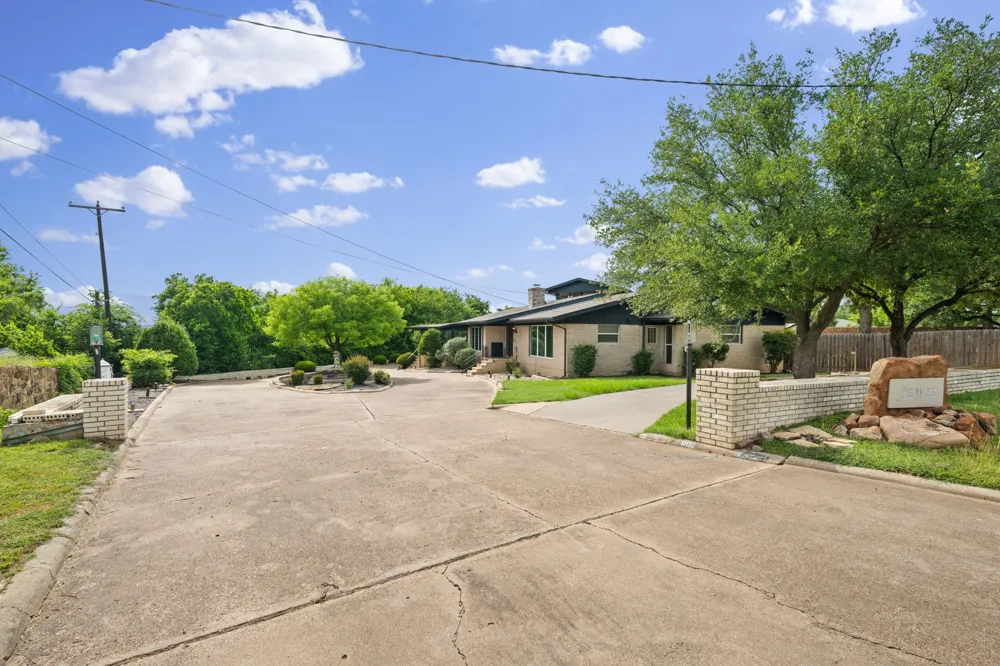801 NW 7th Avenue Mineral Wells, TX 76067