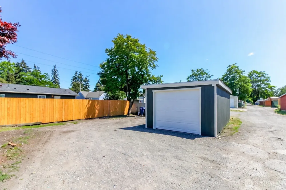 103 M STREET SE Auburn, WA 98002