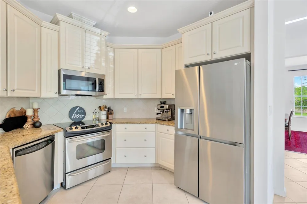 8307 MANOR CLUB CIRCLE #1 Tampa, FL 33647