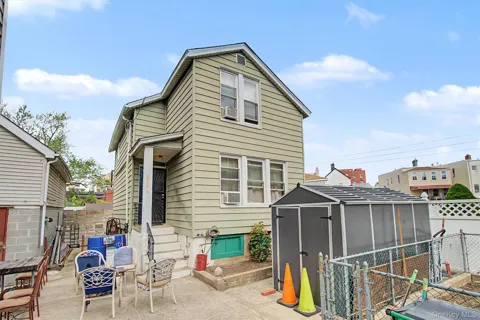 1608 Merry Avenue