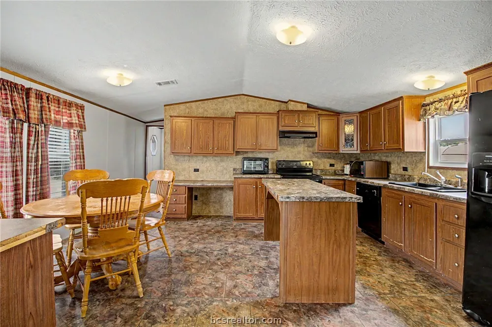 108 Moss Oak Circle Somerville, TX 77879