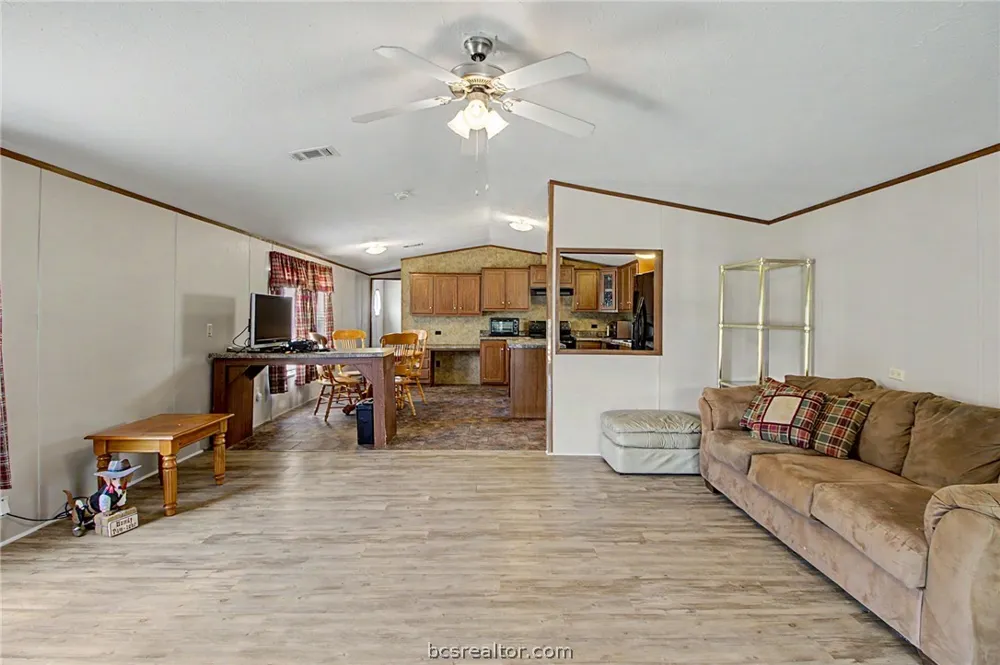 108 Moss Oak Circle Somerville, TX 77879