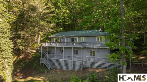 233 Strawberry Hill Road