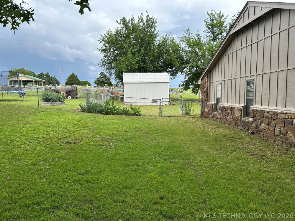 82 S Gladd Road Fort Gibson, OK 74434