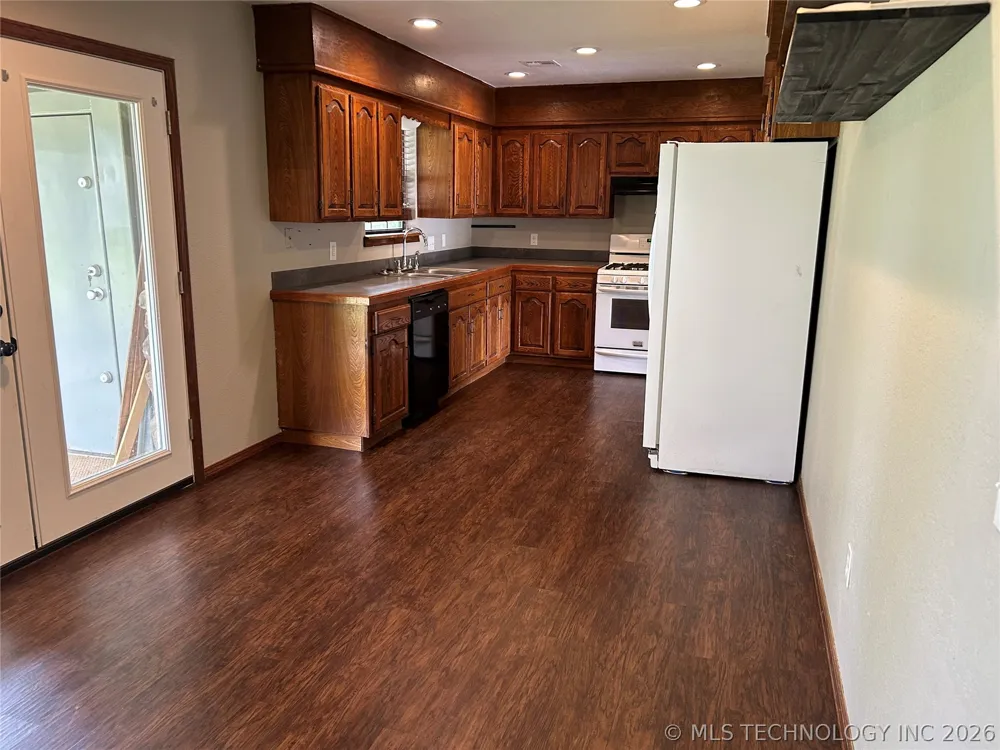 82 S Gladd Road Fort Gibson, OK 74434
